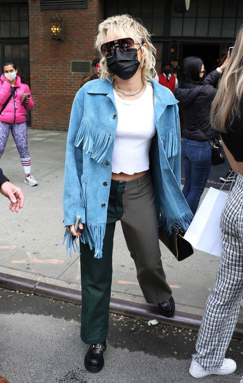 Miley Wore Some Schiaparelli Boobs on SNL