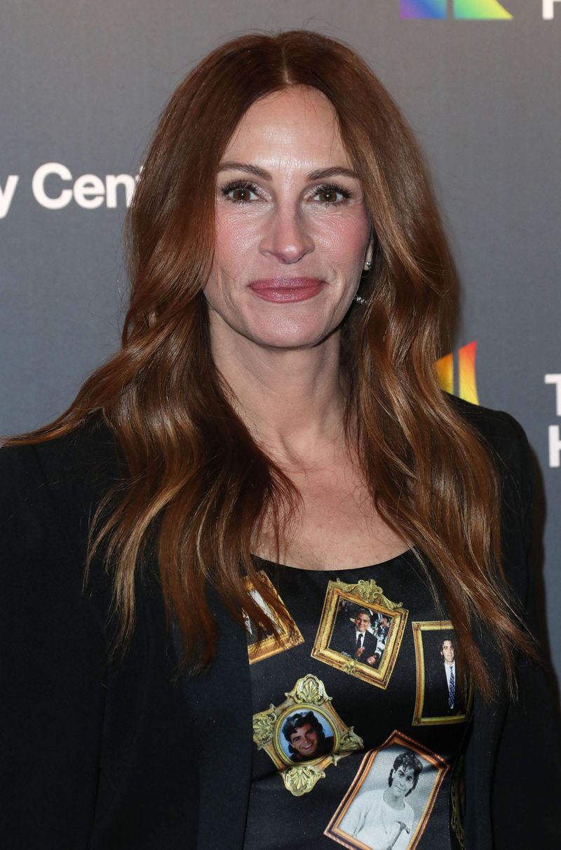 Julia!!! Roberts Wore a Dress Covered in George Clooney's Face at the Kennedy Center Honors This Weekend