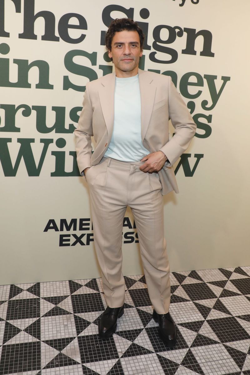 Wanna Head Into the Weekend With Oscar Isaac????