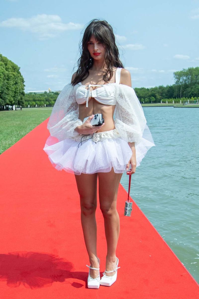 Emily Ratajkowski Looked Ridiculous At/In Jacquemus