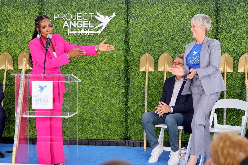 Ms. Sheryl Lee Ralph Can Brighten Your Friday