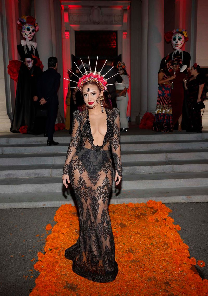 Oooh, We Got a Dia De Los Muertos Party