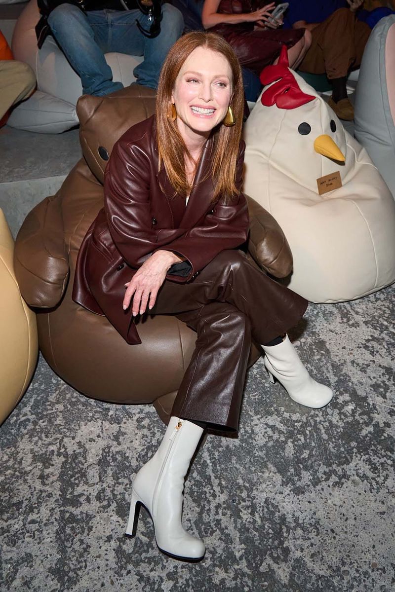 Julianne Moore on Beanbag Chairs, and Other Front Row Shenanigans From Milan