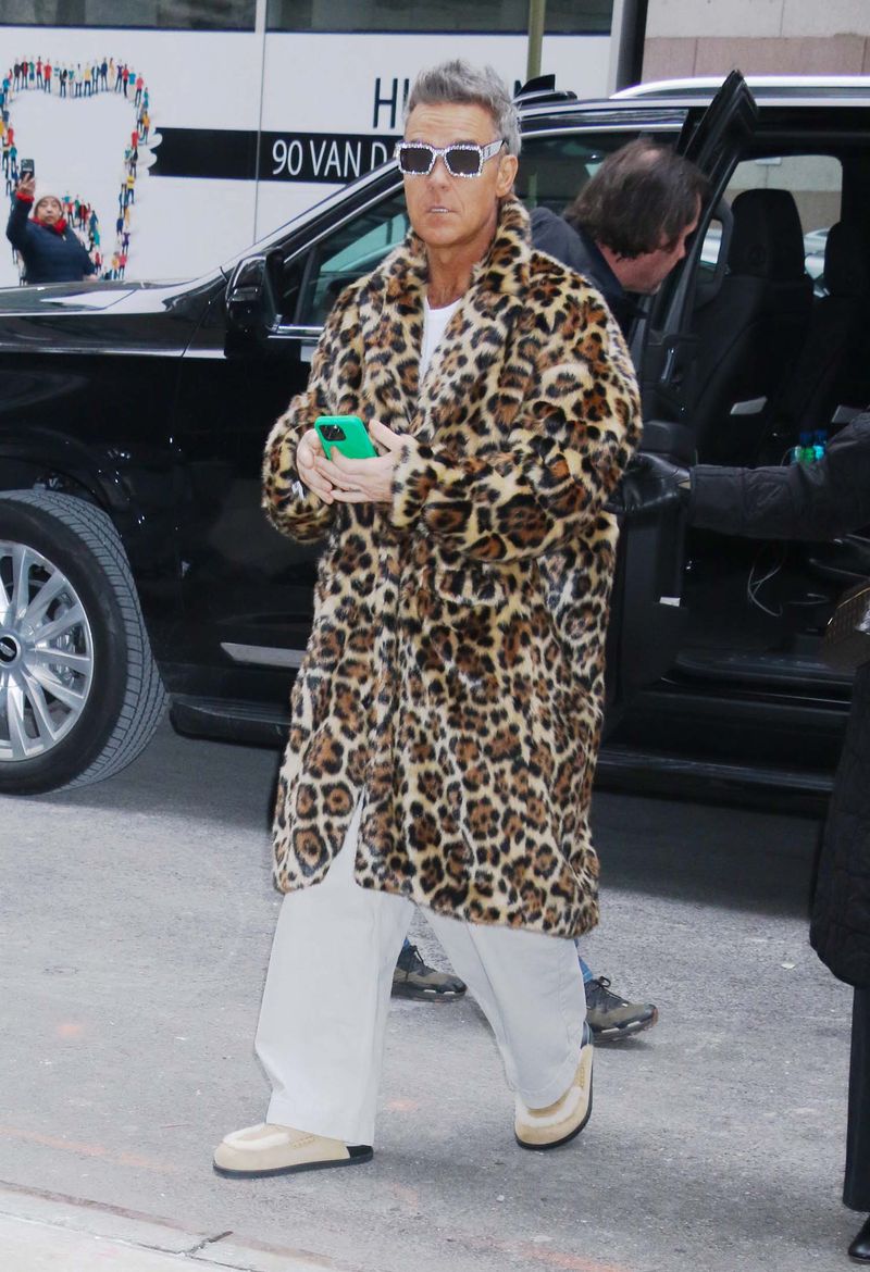 How About More Celebs in Coats?