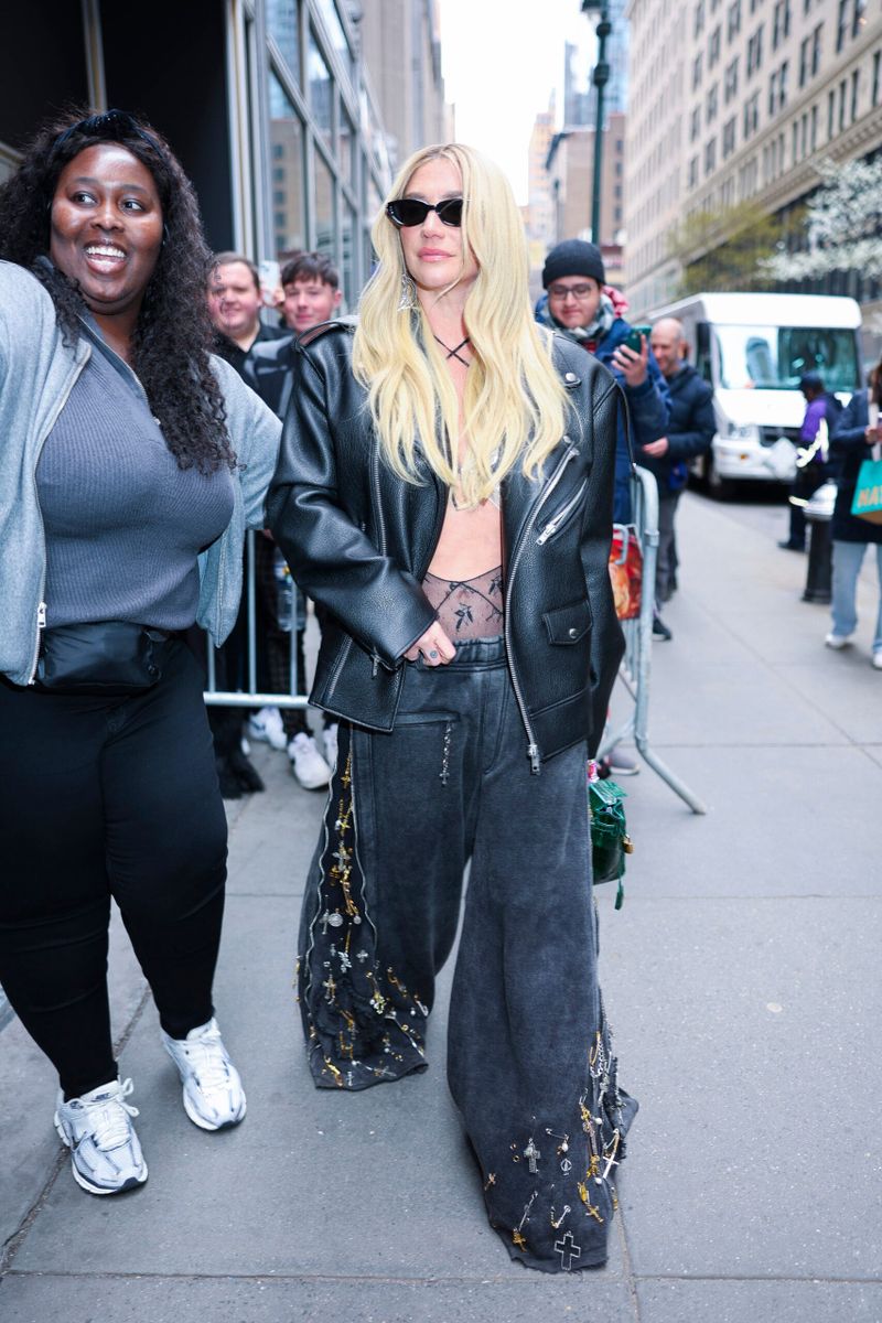 Kesha Steers Into a Sartorial Ditch