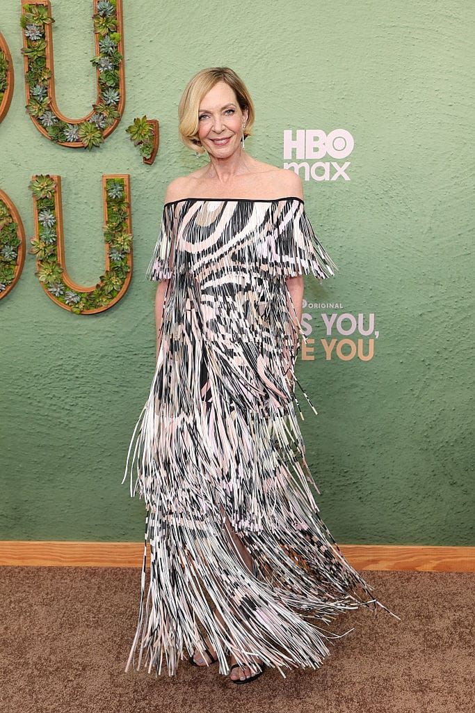 Spoiler: Allison Janney Looks Great