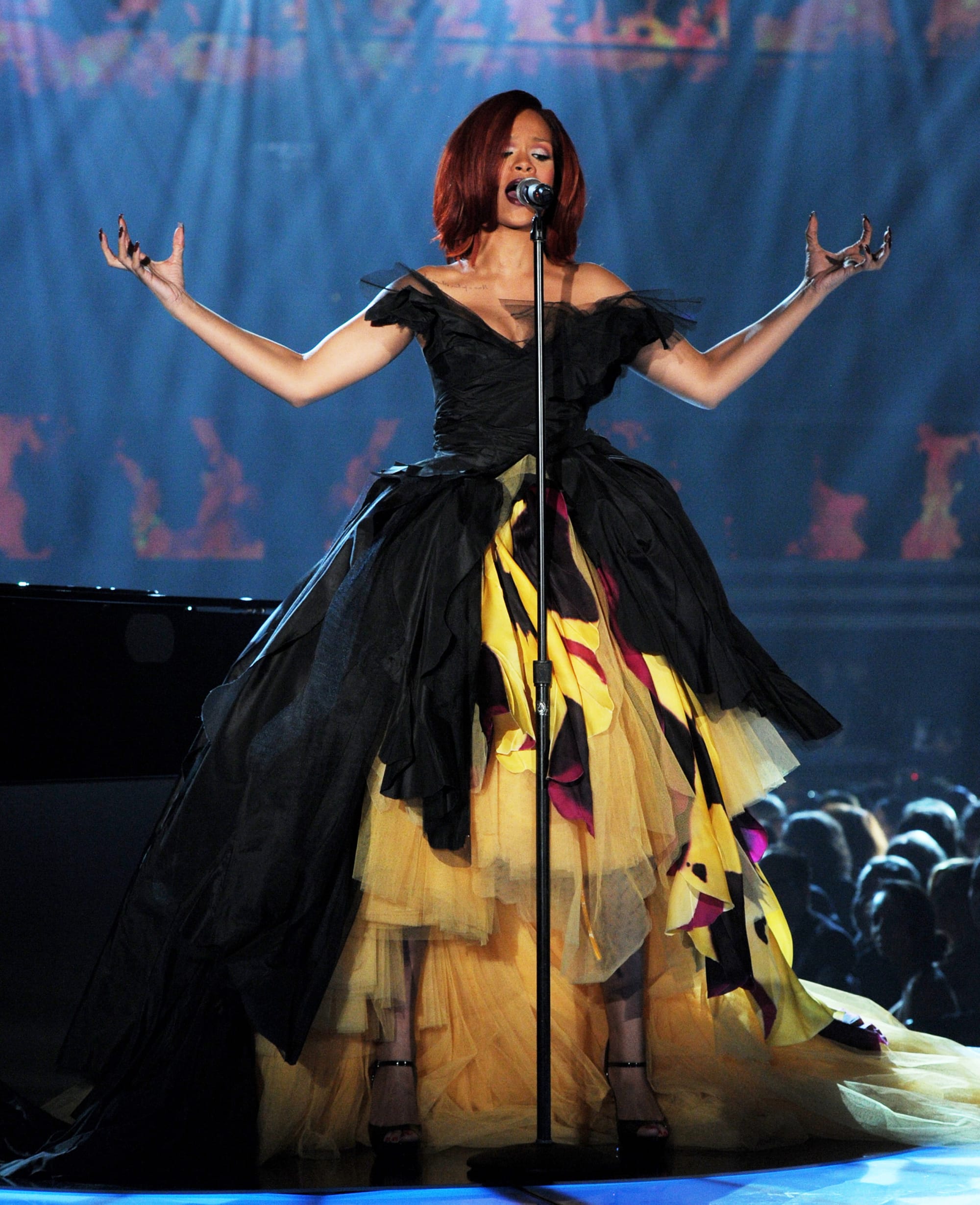 Grammys Well Played/Performance WTF: Rihanna