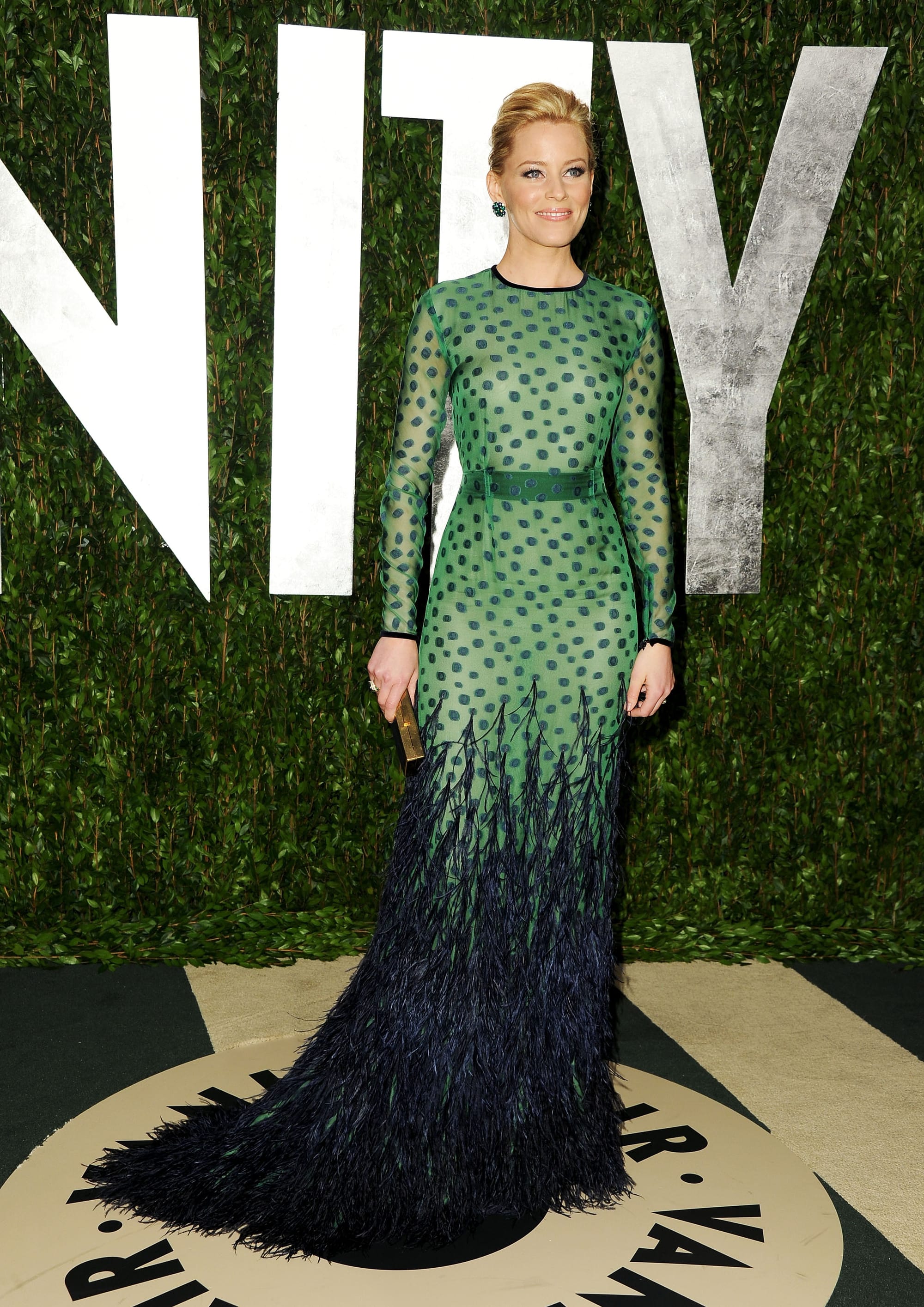 Oscars Fug Carpet: Elizabeth Banks