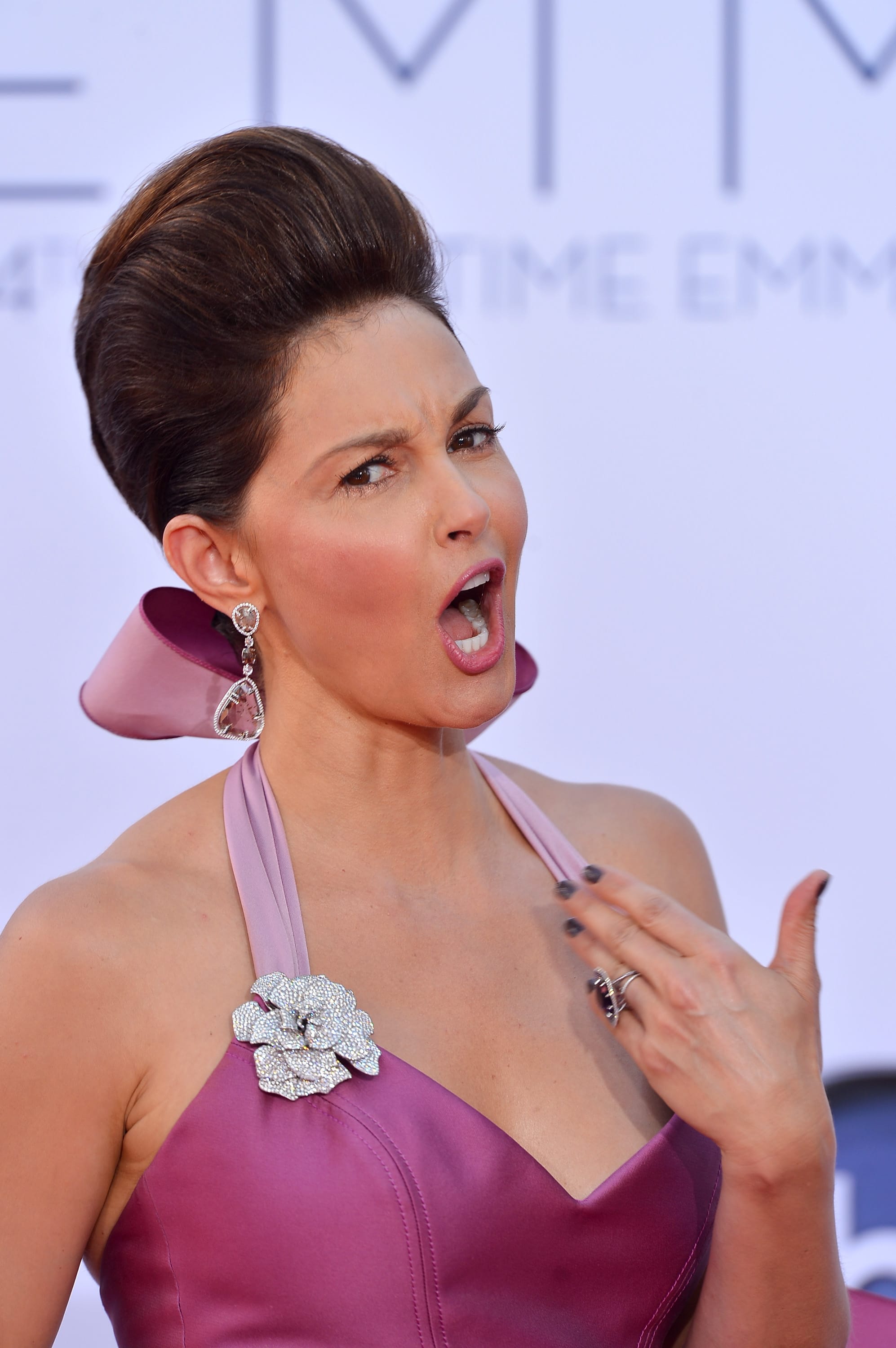 Emmy Awards Fuglariously Played Carpet: Ashley Judd