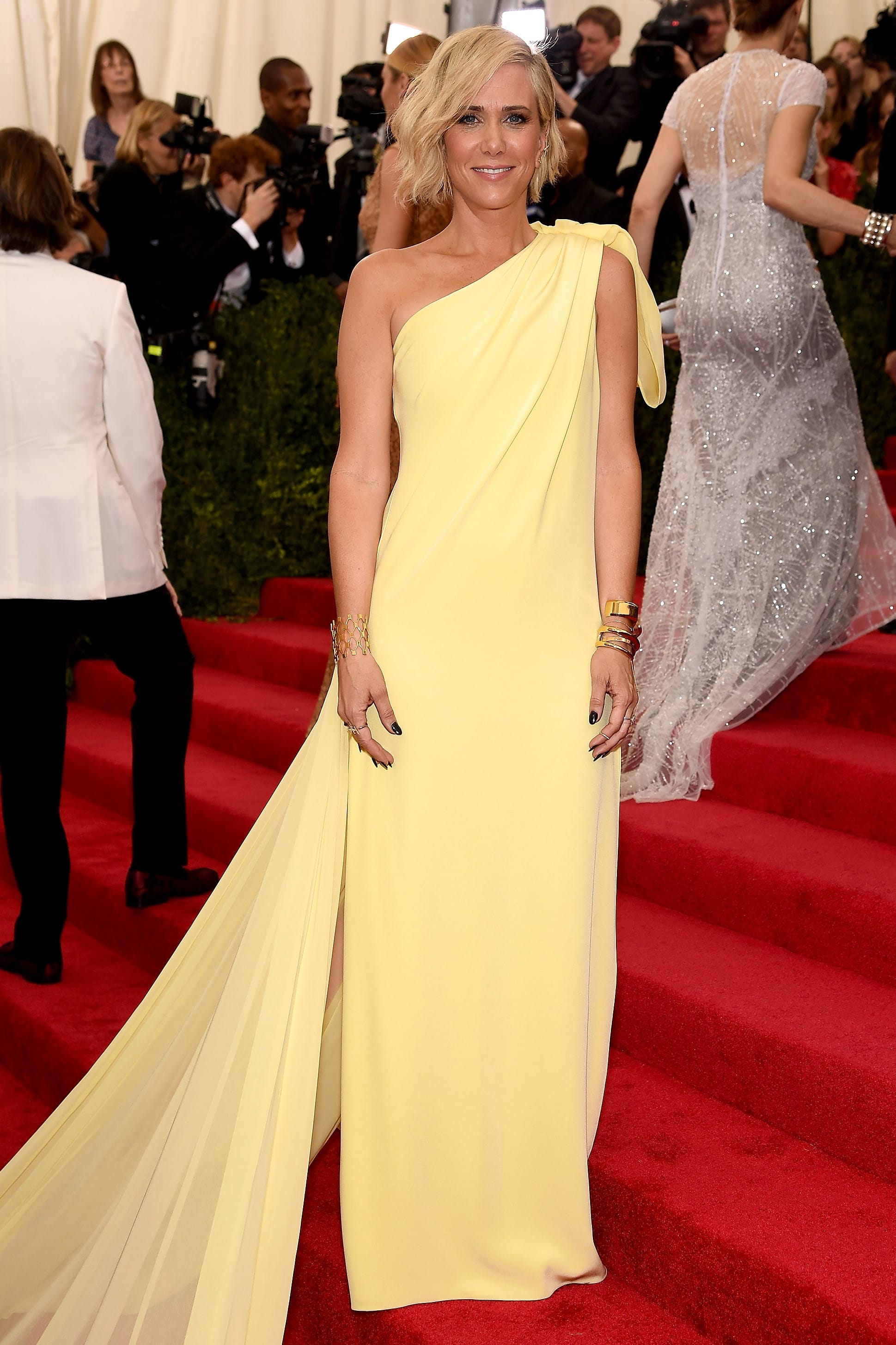 kristen wiig met gala met ball