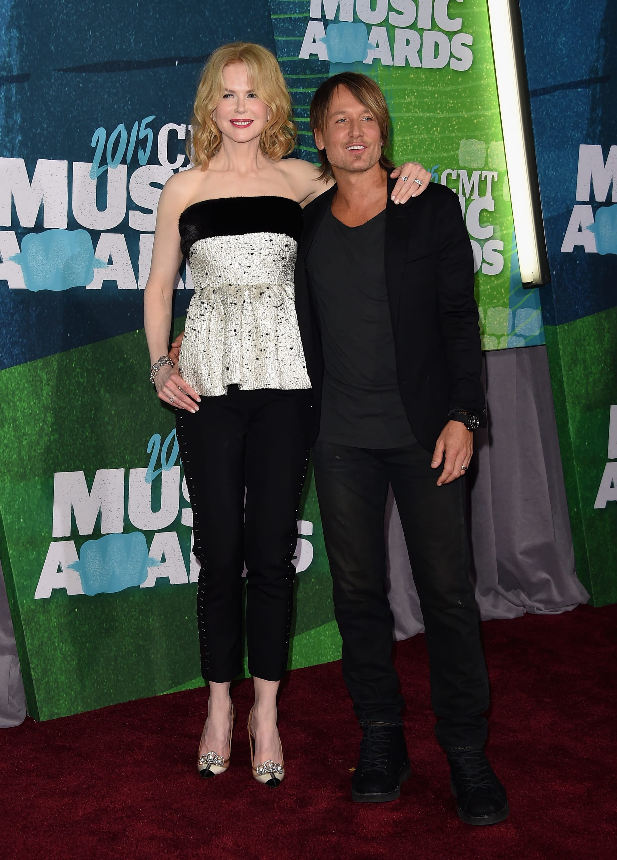 CMTs Fug or Fab Carpet: Nicole Kidman in Balenciaga (With an Assist from Keith Urban)