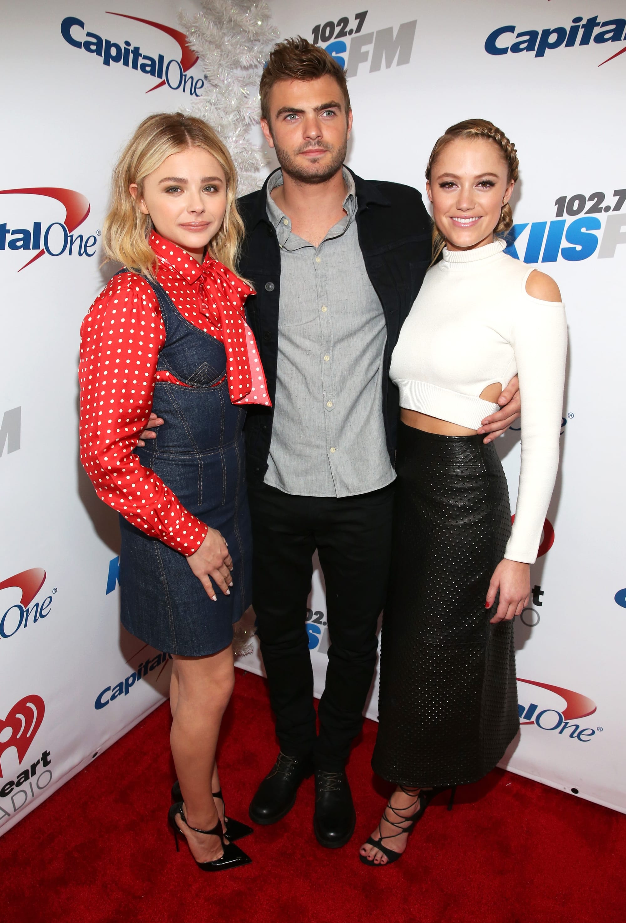 chloe grace moretz jingle ball maika monroe