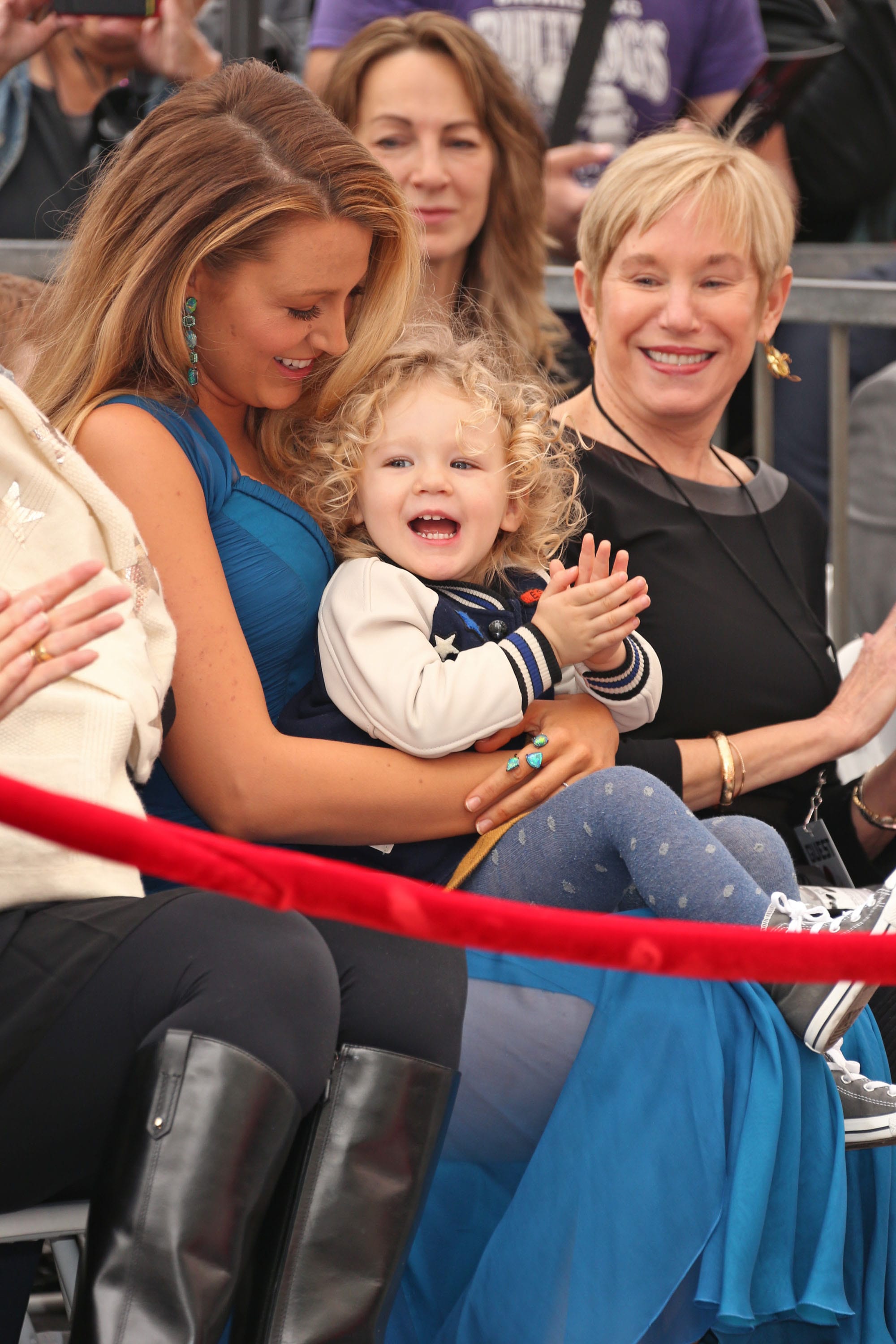 Ryan Reynolds Brings Entire Brood to Walk of Fame Ceremony