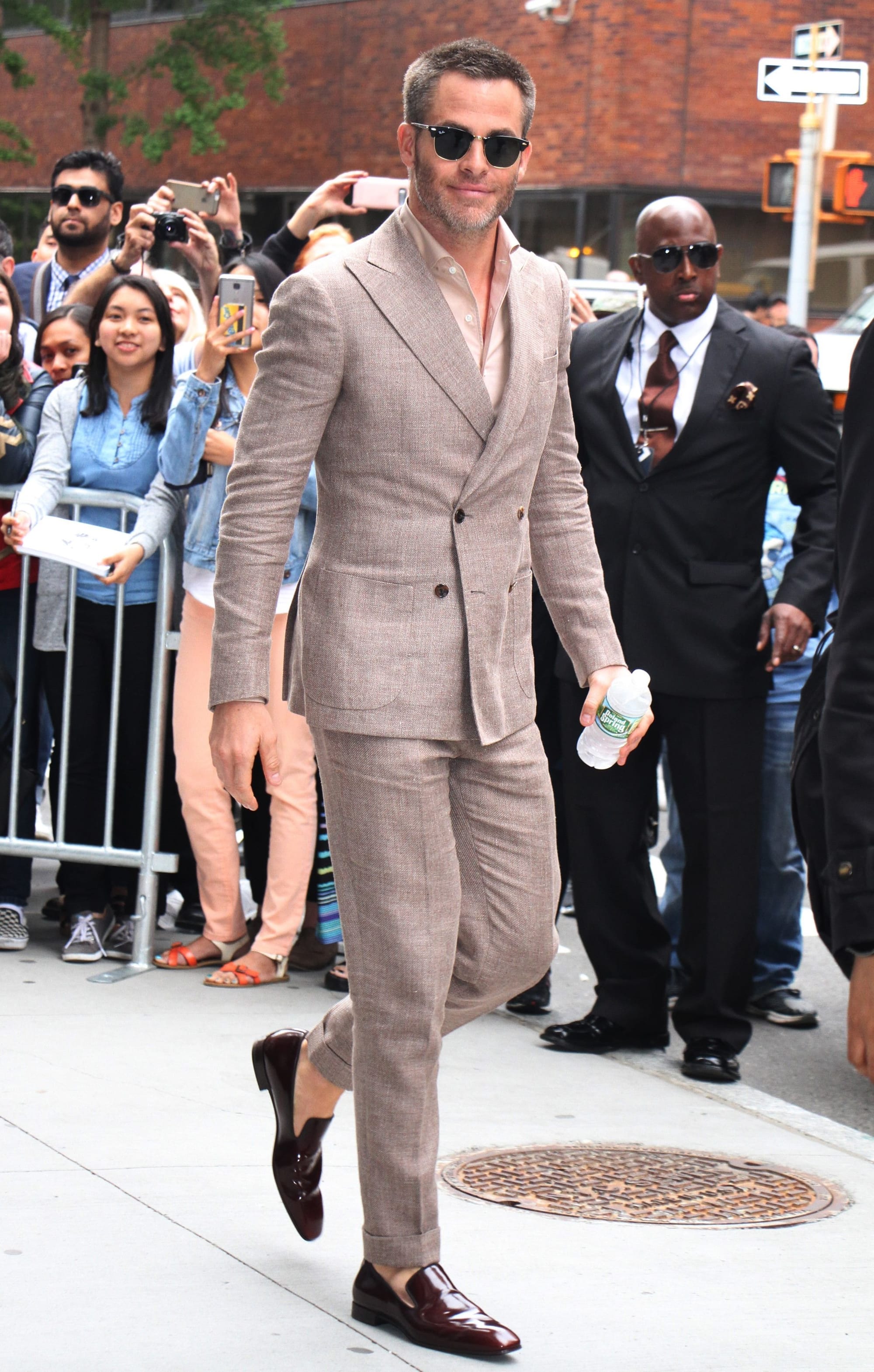 Chris Pine Promotes Wonder Woman, DELIGHTFULLY