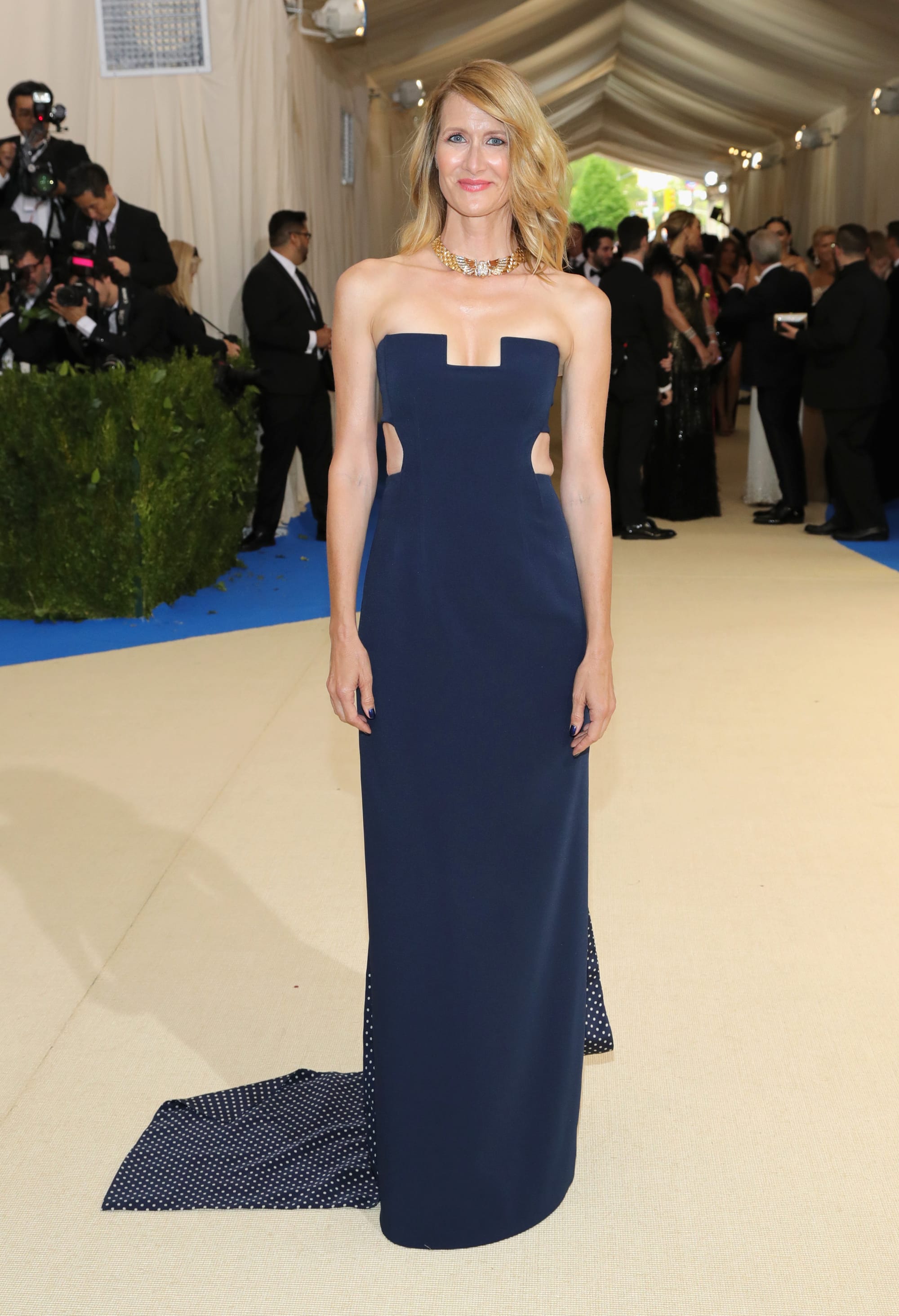 Laura Dern Yet Again Reminds Everyone That Being Laura Dern Must Rule