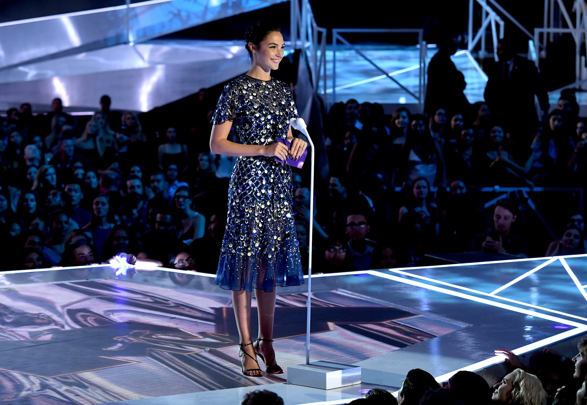 Gal Gadot Sneaks In at the End of the VMAs in Prabal