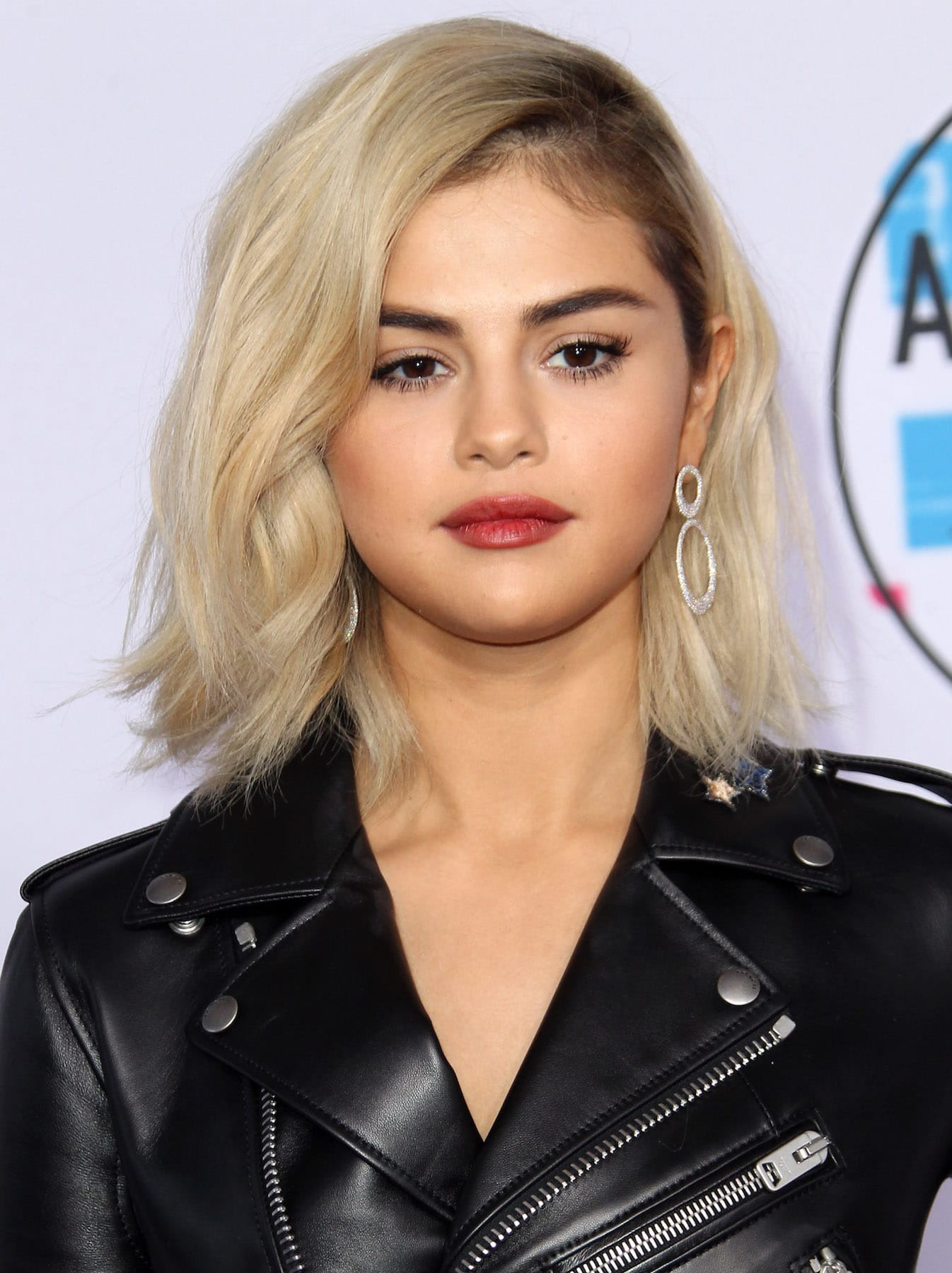 Selena Gomez Goes Blond