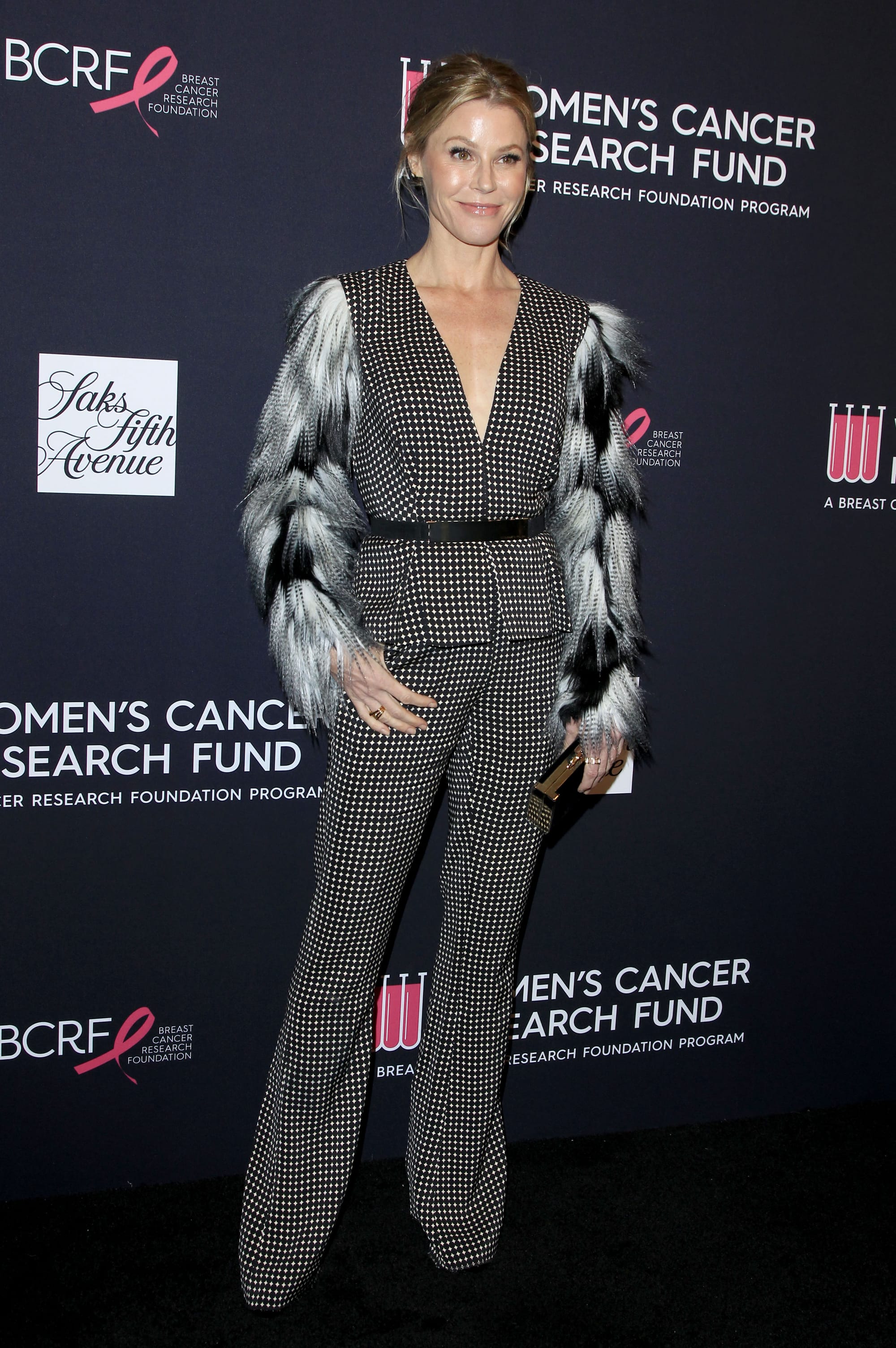 Can Julie Bowen Pull Off Feathered Sleeves?
