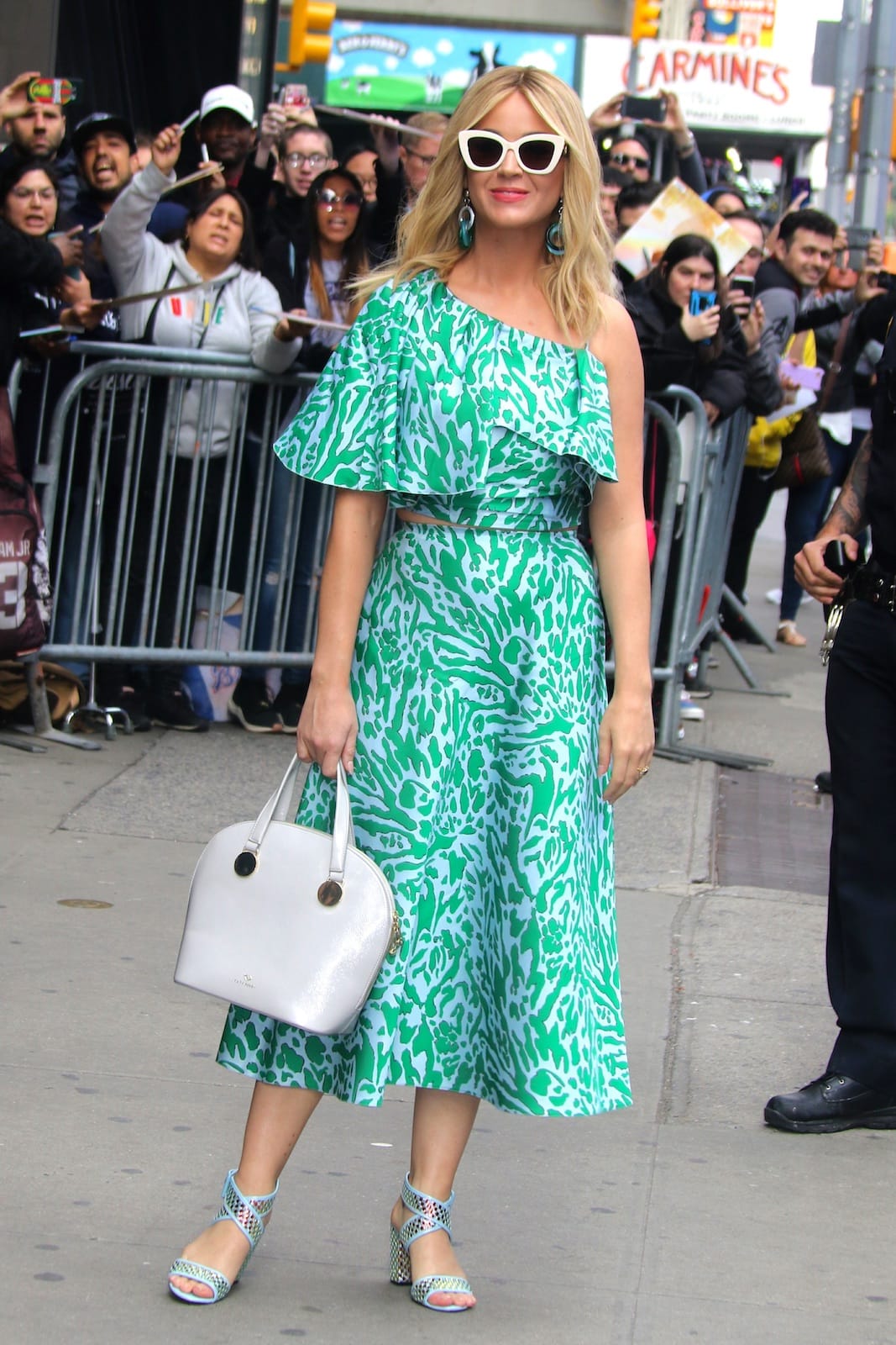 Katy Perry Is Unrecognizably Bewigged