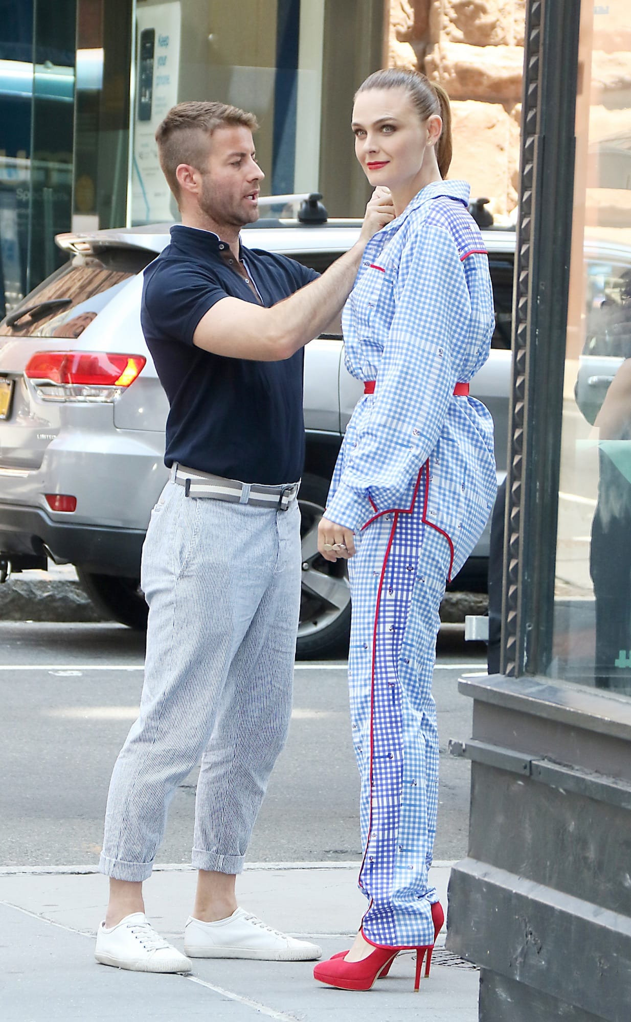 Emily Deschanel Is Dressed As Business Dorothy