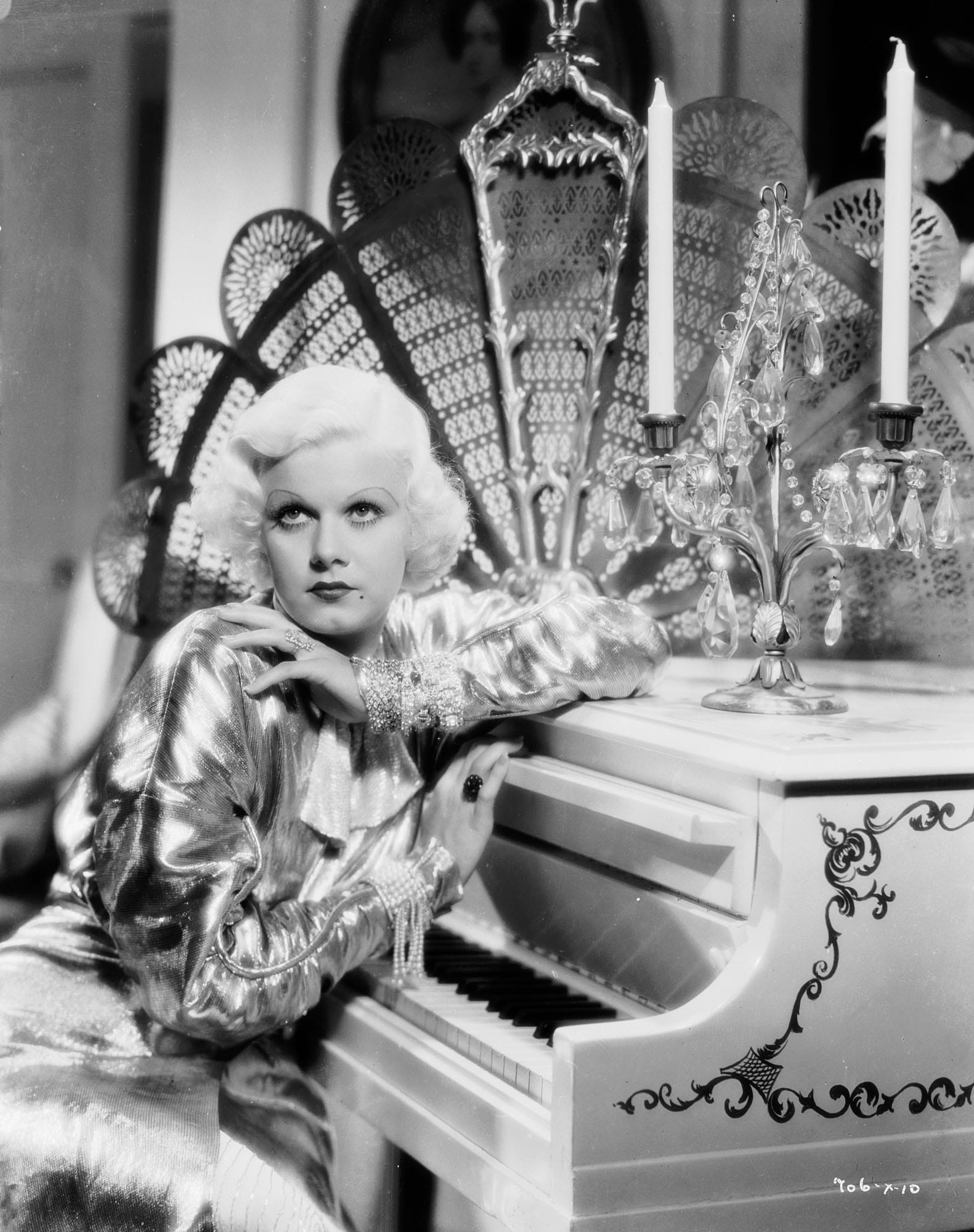 On This Day in 1933, Jean Harlow Was ACCESSORIZED!!!