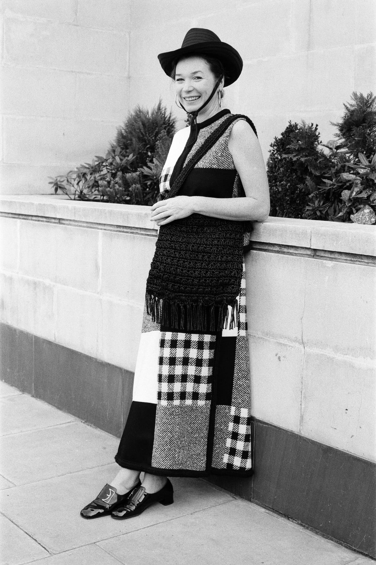 Fifty Years Ago, Shirley MacLaine Wore Something Truly Perplexing