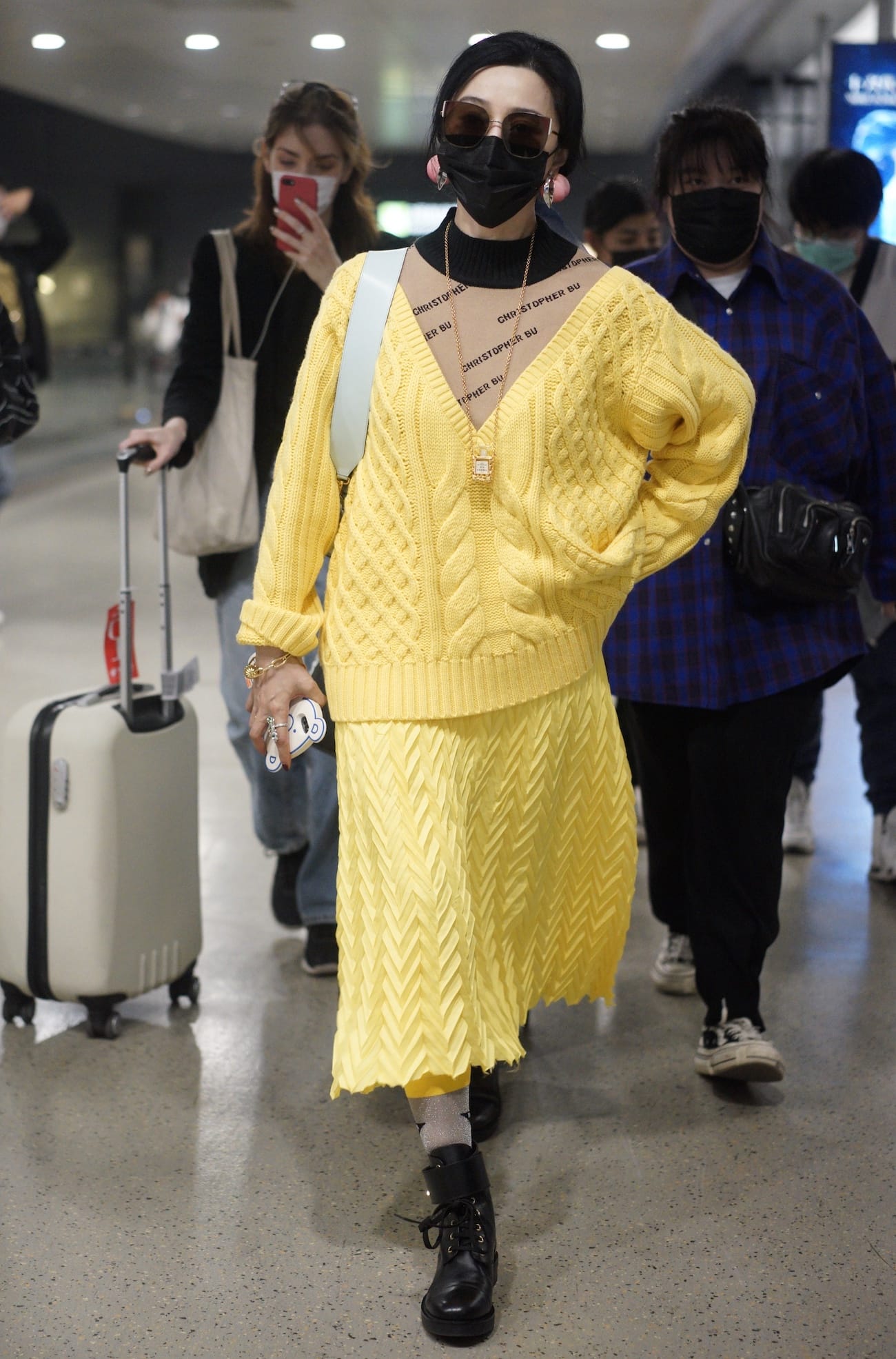 Has Fan Bingbing Taken Up Knitting in Quarantine?