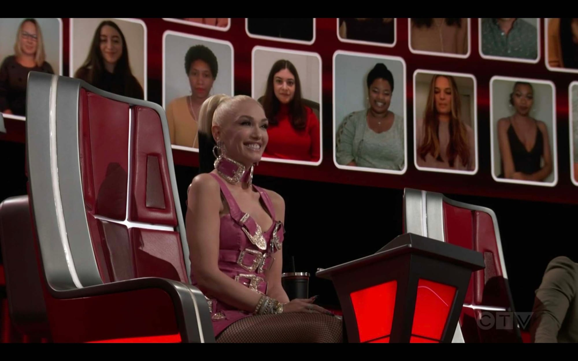 Gwen Stefani Belted Her Neck on The Voice