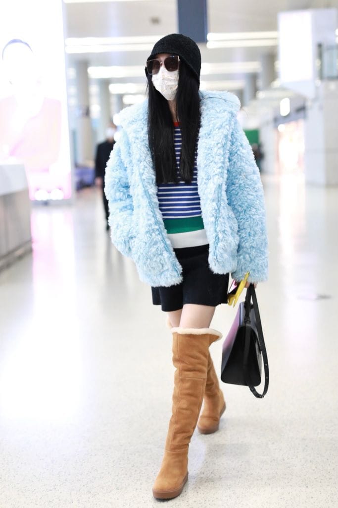 Fan BingBing Seems Confused About the Weather at the Airport