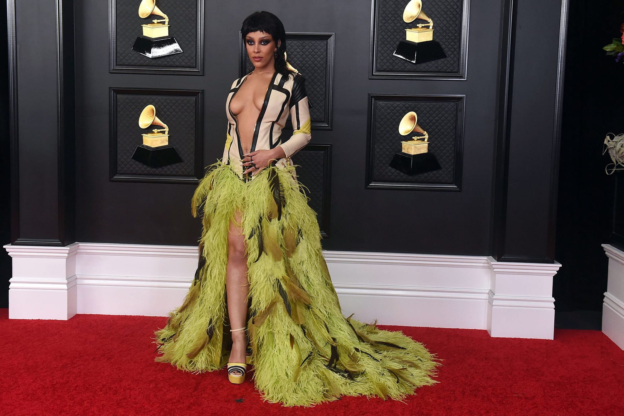 Haim Is Back, Lizzo Is Feeling the 80s, AND MORE at the 2021 Grammys