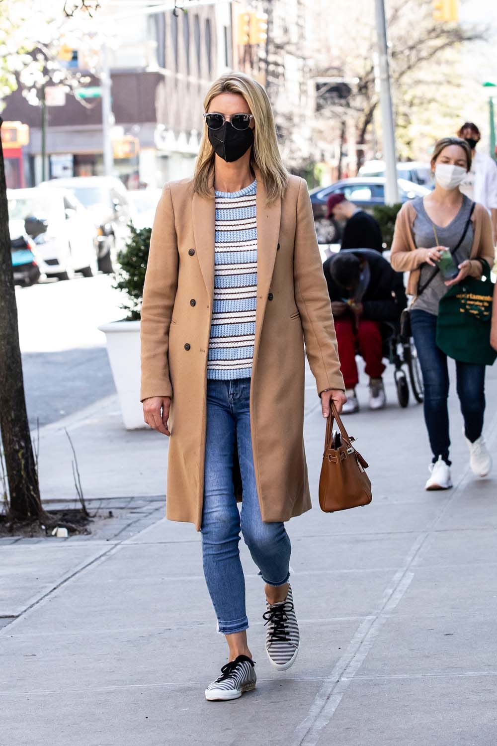 Oh Dear, I Really Like Nicky Hilton's Casual Walking-Around Outfit