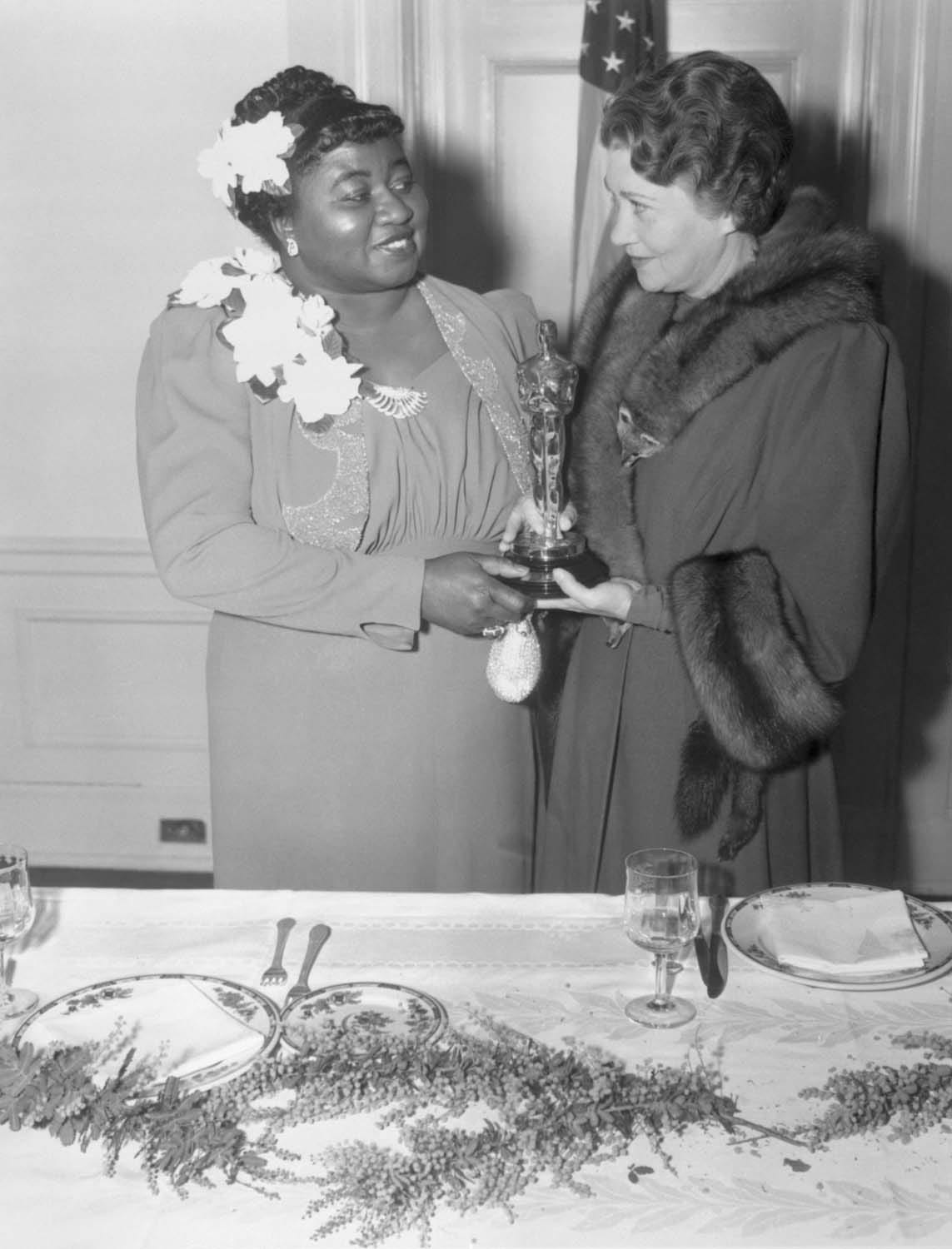 Famous Oscar Moments: Hattie McDaniel Wins in 1940