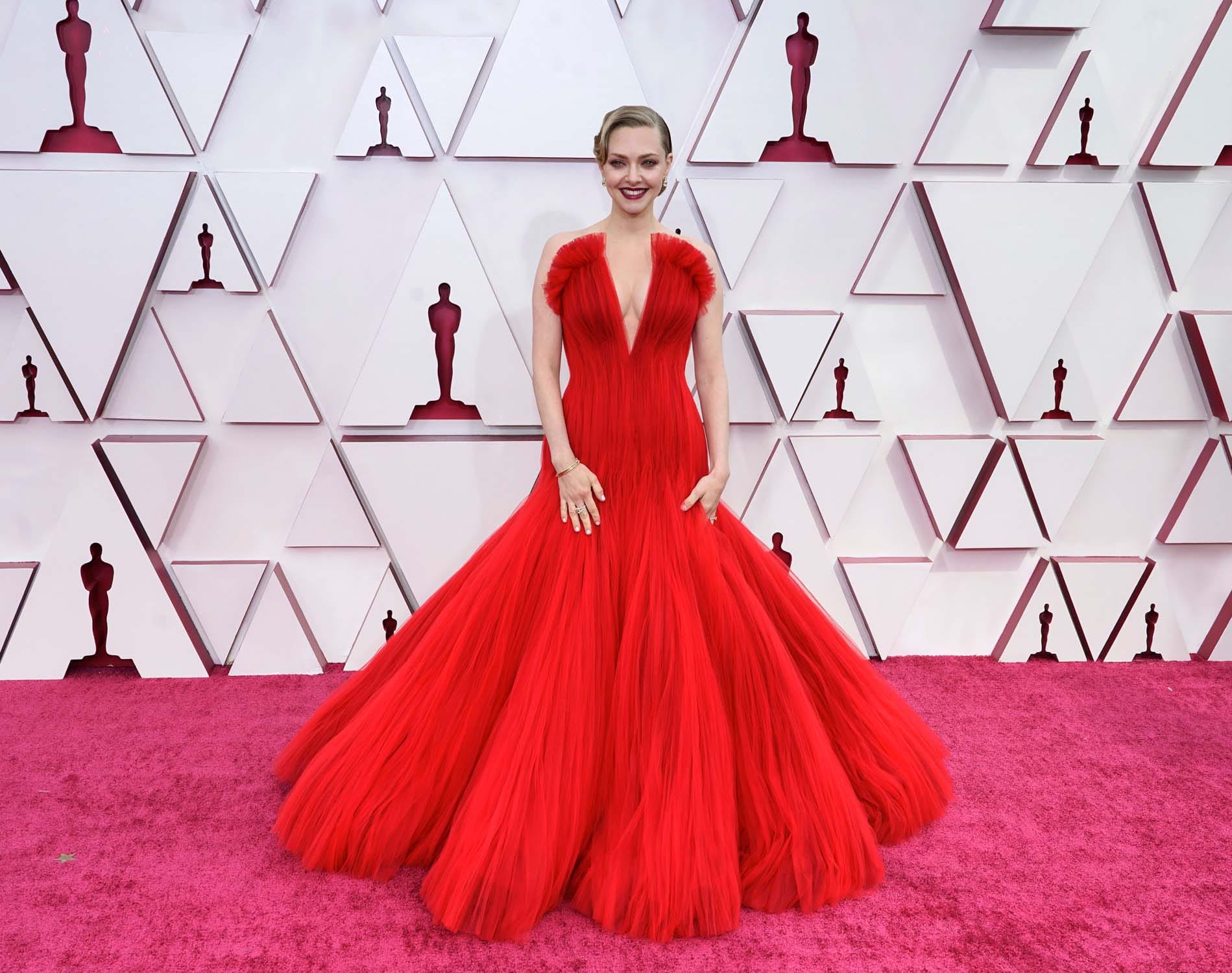 Amanda, Angela, and the Hot Part of the Color Wheel at the Oscars