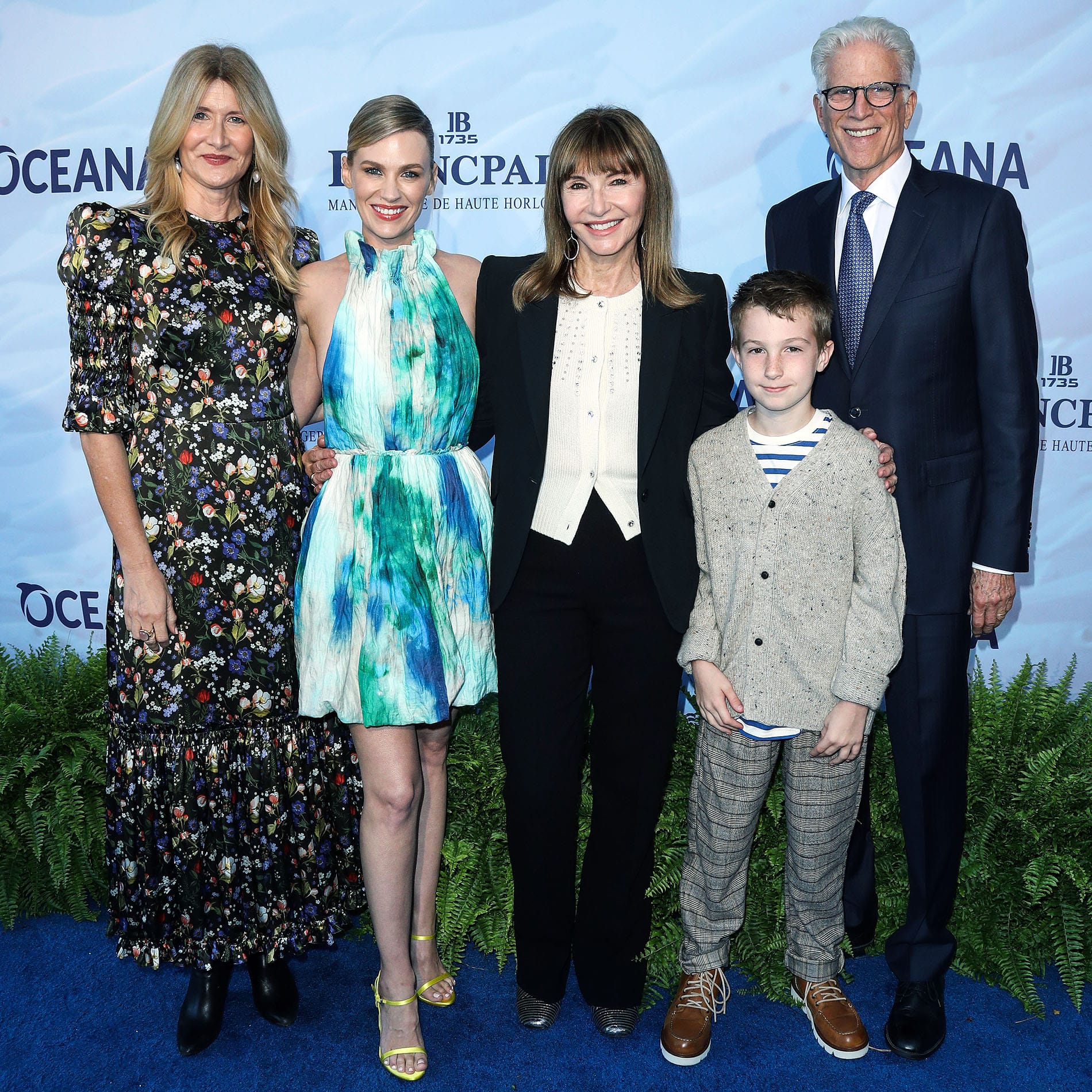 JanJo Looks Cute, Laura Dern Looks Floral, and Other News