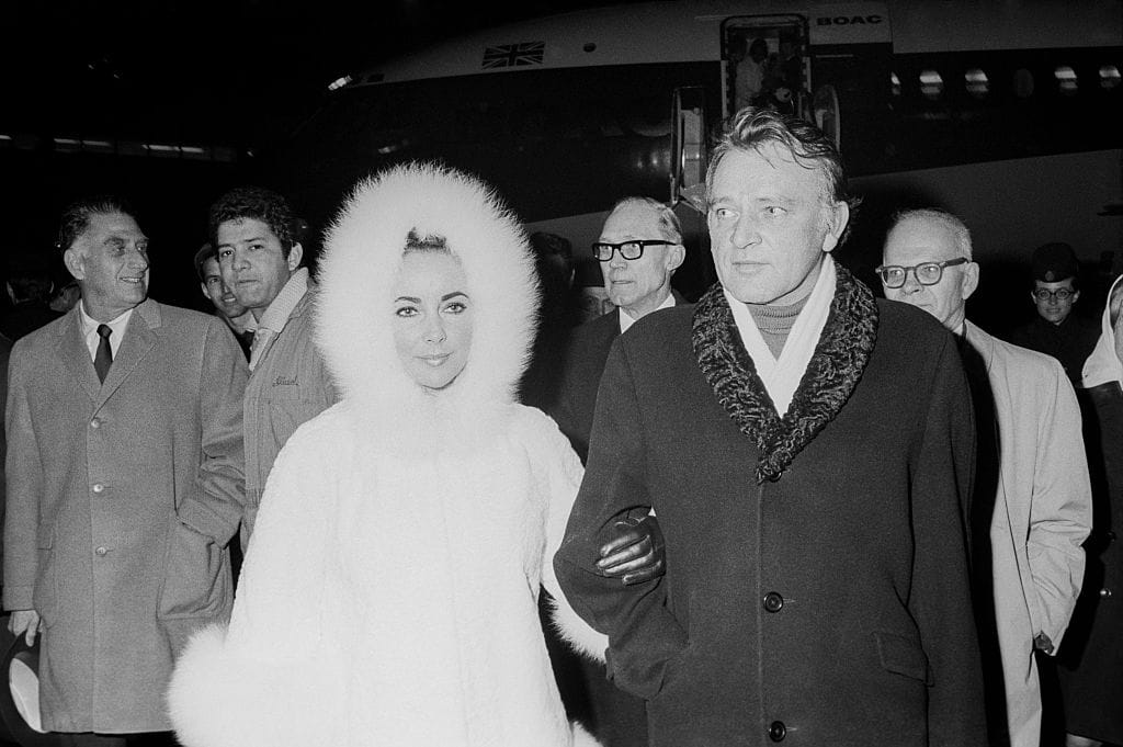 Every Single Photo of Elizabeth Taylor at the Airport Throughout Time Is A MOOD