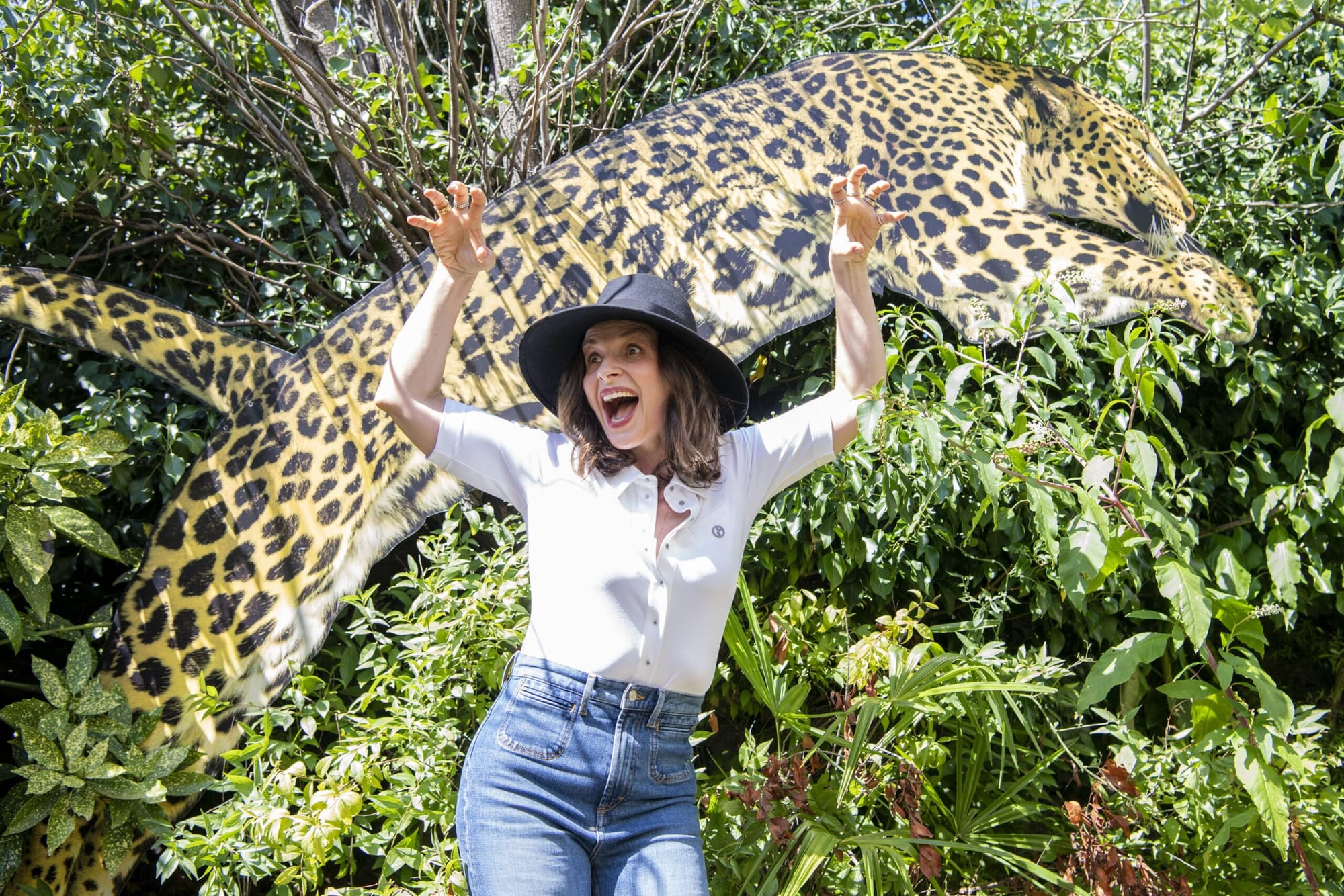 Do You Want to See Juliette Binoche Looking Understated and French?