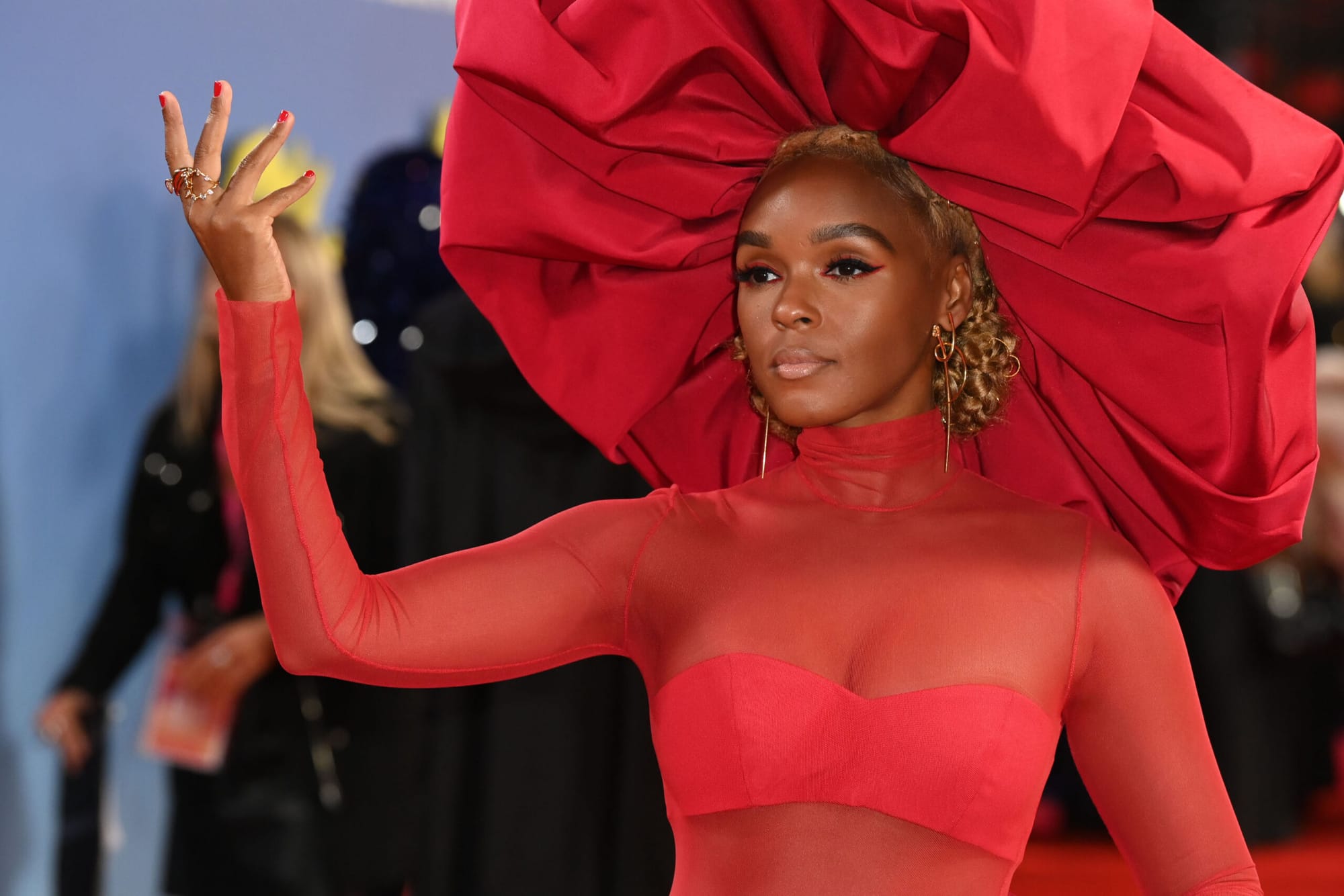 Folks Went (LITERALLY) Big for the "Glass Onion" Premiere in London