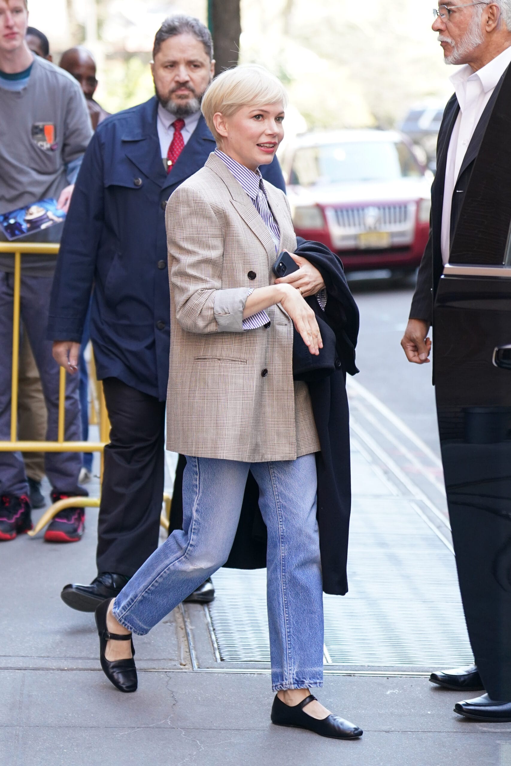 FYI: Michelle Williams Is Walking Around NYC Looking Very Reasonable