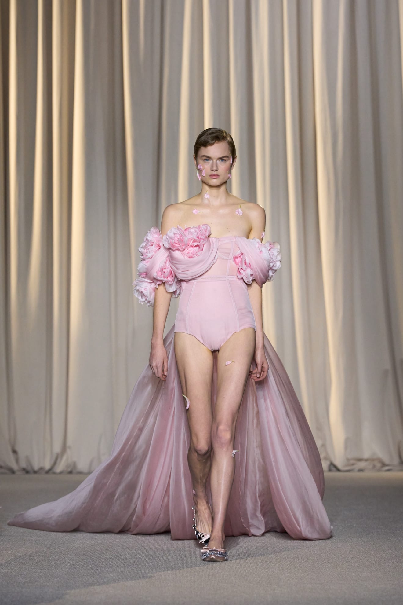 Please Enjoy How Pleasantly Foofy Giambattista Valli's Couture Show Was