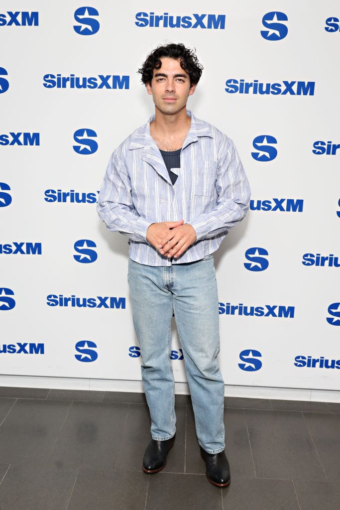 Joe Jonas Is Giving Low-Flow Shower