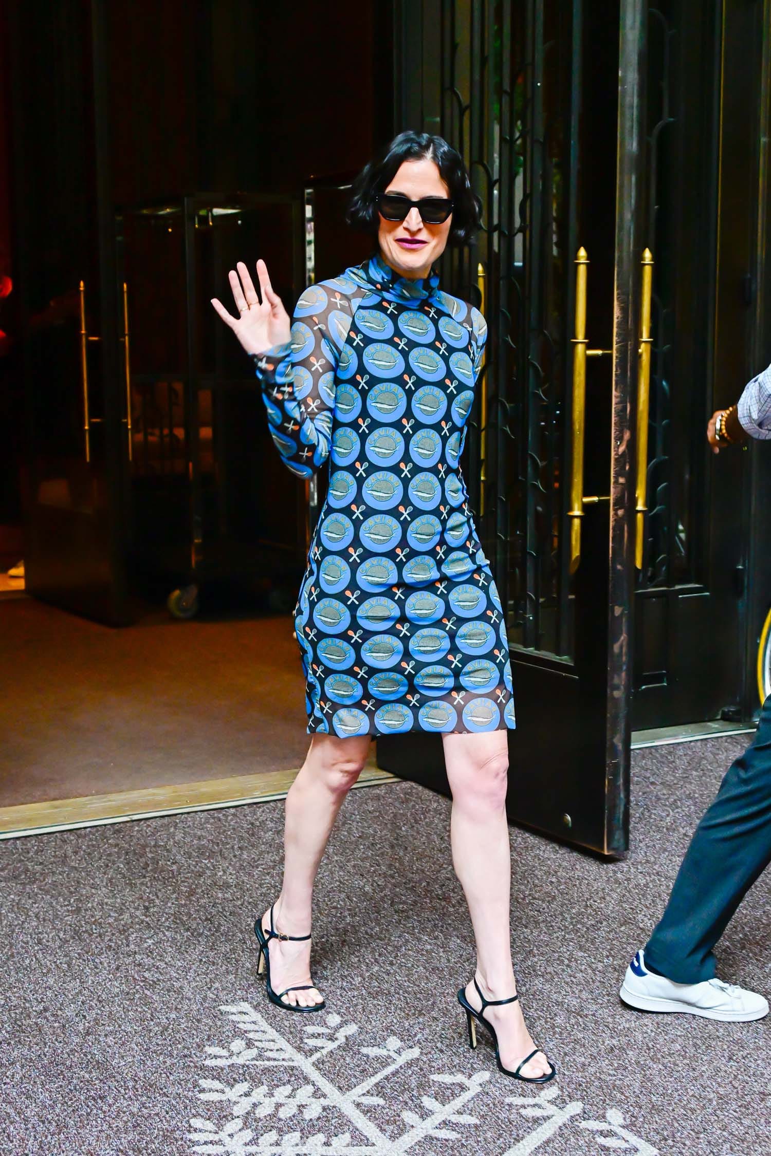 Jenny Slate Wears an Homage to Roe