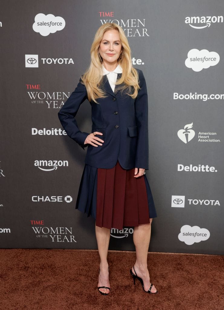 Nicole Kidman Looks Businesslike and Professional