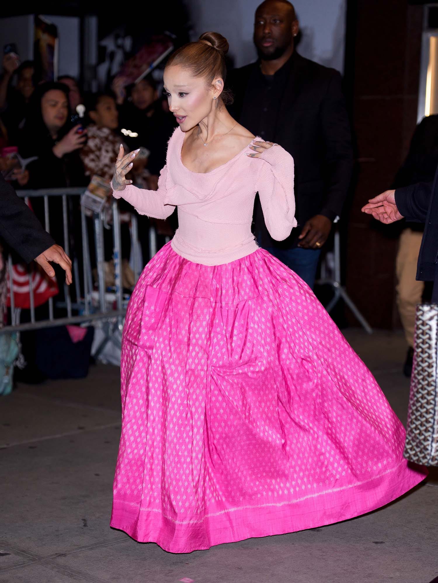 Ariana Grande Is Back In Glinda Mode