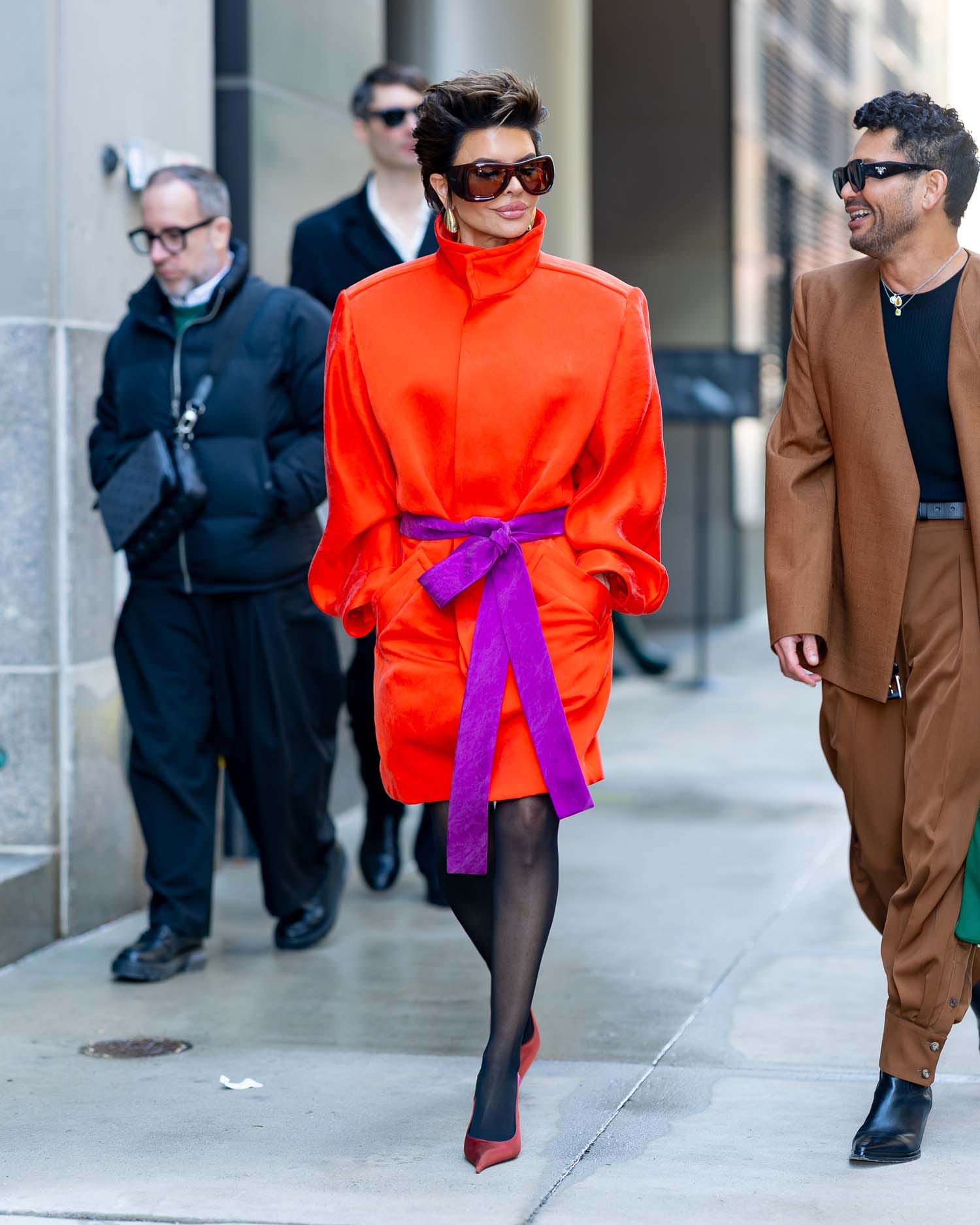 Lisa Rinna Is Working That Pavement