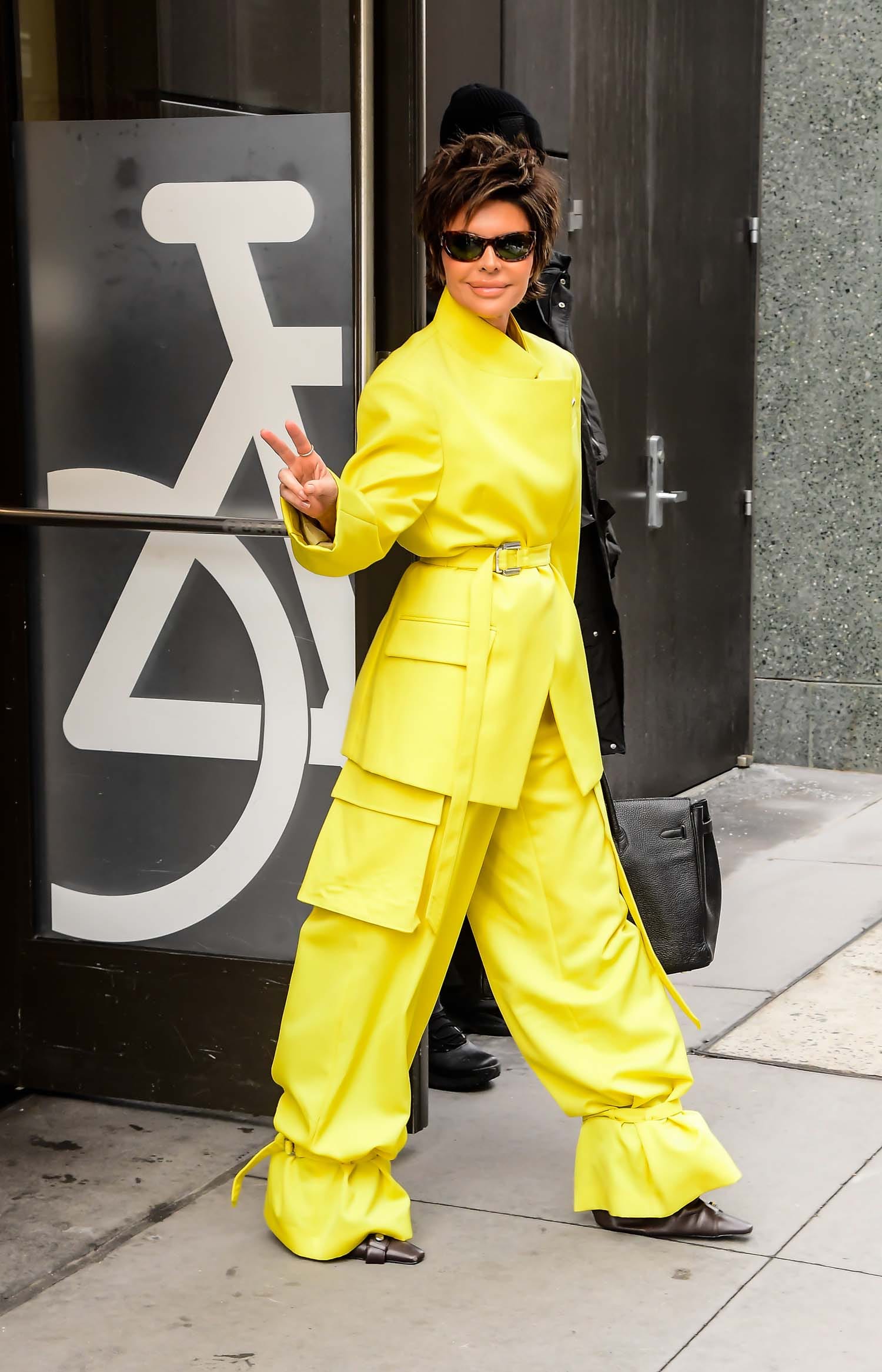 Sidewalk Drama with Priyanka Chopra and Lisa Rinna