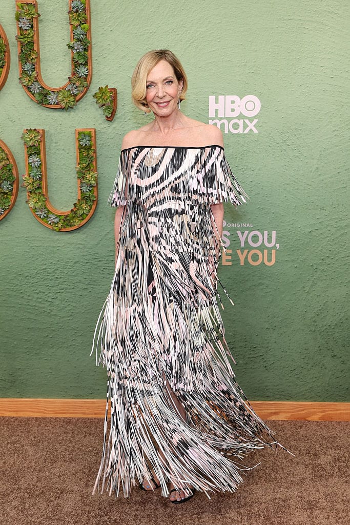 Spoiler: Allison Janney Looks Great