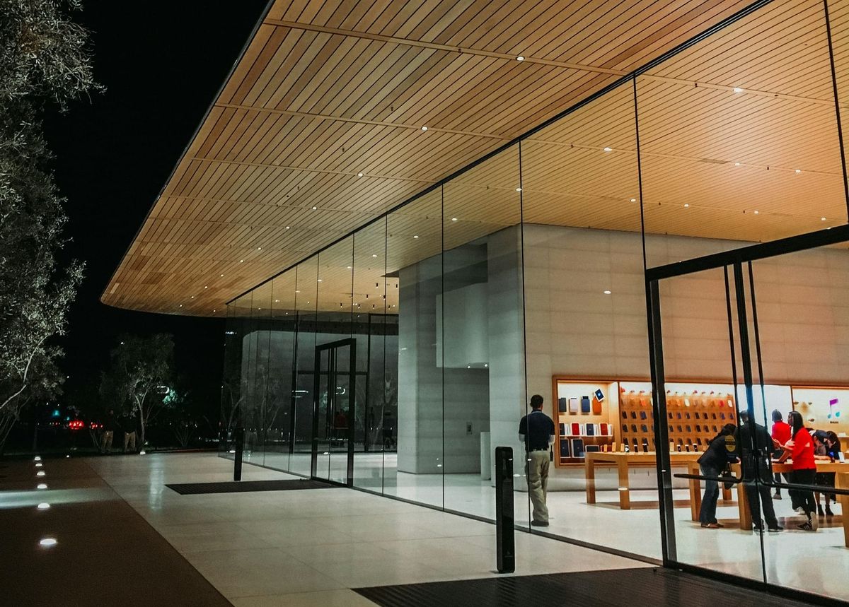 尔湾男子企图盗窃数千美元的苹果产品，在光谱购物中心Irvine Spectrum被捕