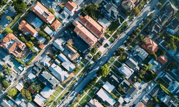 加州新法案引发争议：为非法移民提供最高15万美元购房补贴