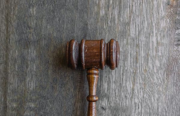 橙县杭廷顿滩市宣布成为非法移民“非庇护城市”