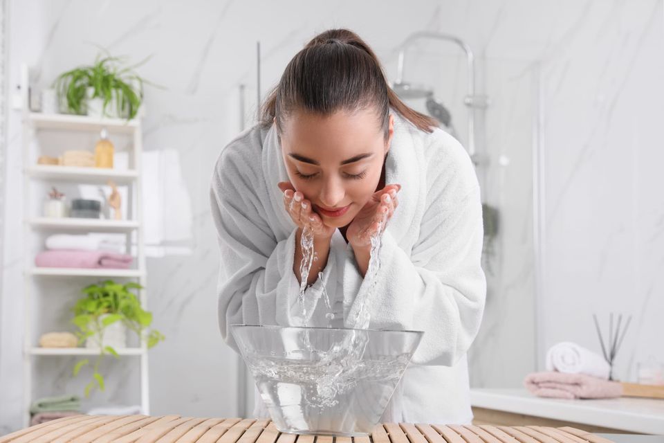 Puffy Eyes and Dull Skin? The 5-Minute SOS Routine